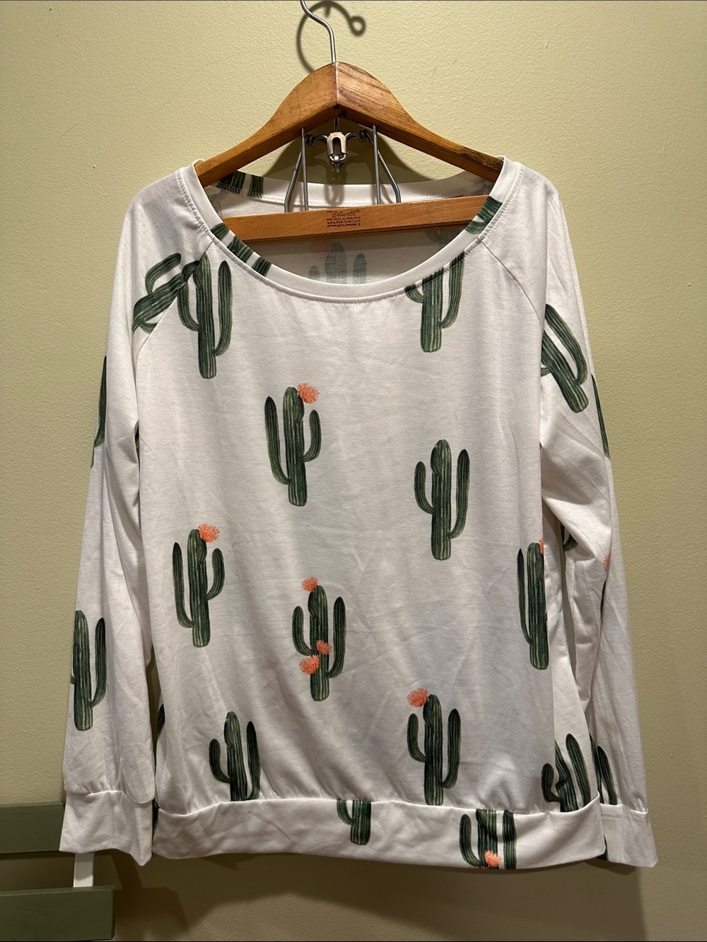 Women’s White Cactus-Print Long Sleeve Pullover